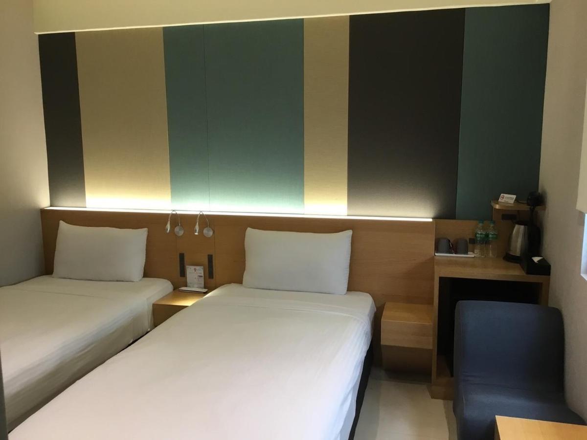 Fu Kuang Hotel Pingtung Bagian luar foto