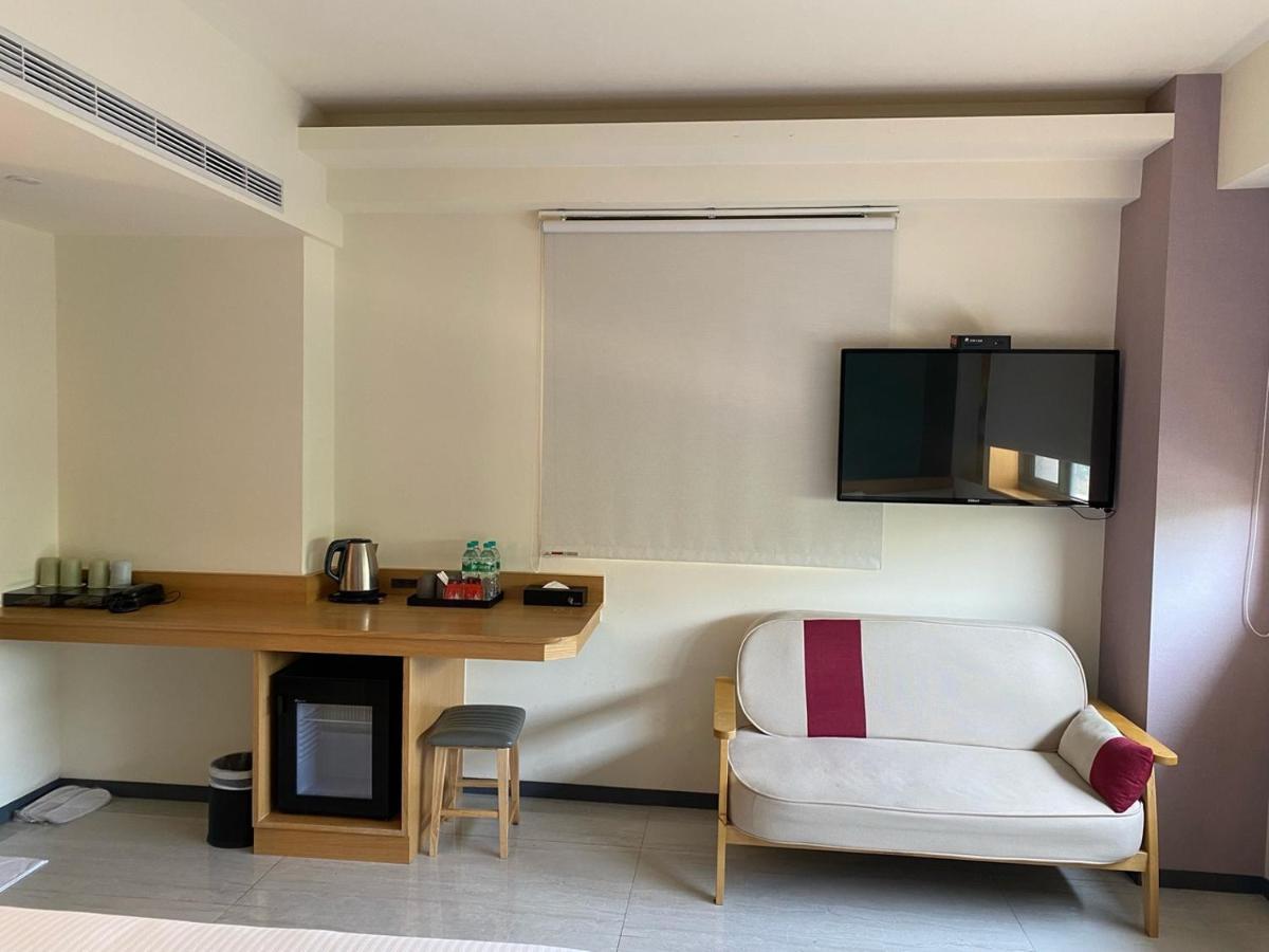 Fu Kuang Hotel Pingtung Bagian luar foto