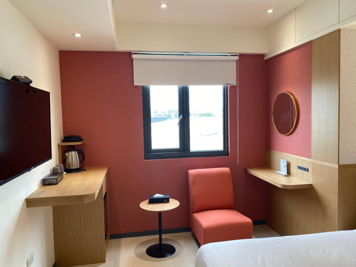 Fu Kuang Hotel Pingtung Bagian luar foto